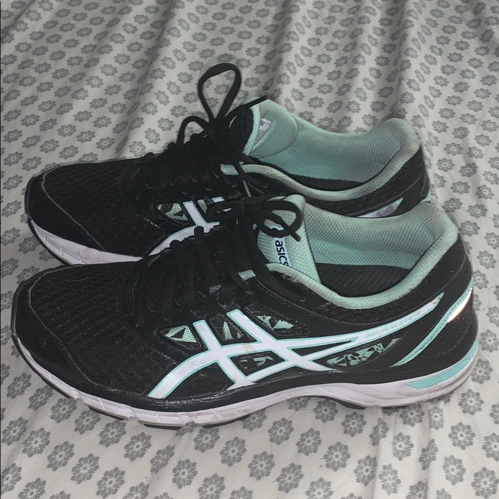 Asics Gel Excite 4 preowned size 9